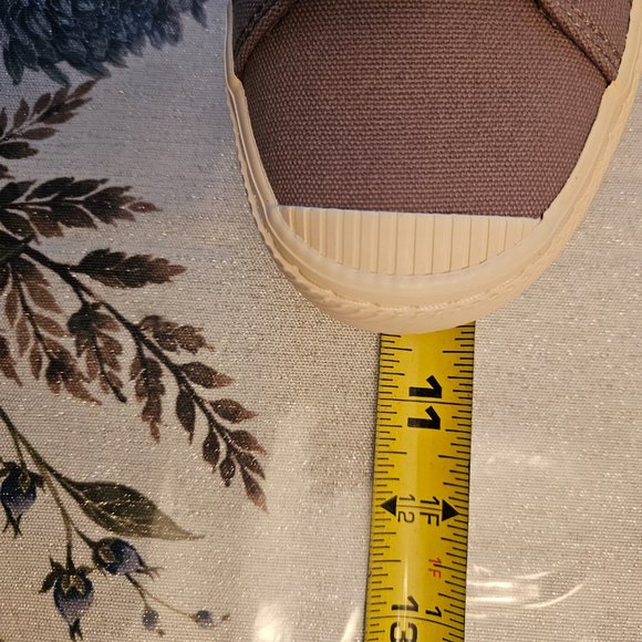 NIB Cariuma Sneakers - Picture 10 of 13